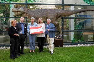 Lionsclubs überreichen den Erlös aus dem Kunst-Design Basars an das Landesmuseum Hannover