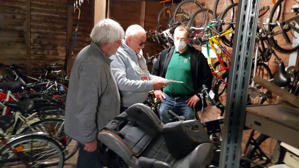 Lions unterstützen Fahrradwerkstatt an der Peter-Ustinov-Schule 