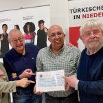 Scheckübergabe Nejla Coşkun, Achim Kaushaar, Sefa Torun und Rainer Voges (vlnr).
