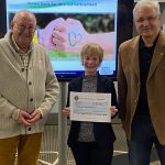 Eine Spende des Lions Clubs Hannover-Tiergarten über 5000 Euro überreichten Präsident Michael Messner (rechts) und Vizepräsident Joachim Kraushaar an die Koordinationsfachkraft des Ambulanten Kinder- und Jugendhospizdienstes Hannover, Sylke Schröder. Foto: Stefan Kritzer