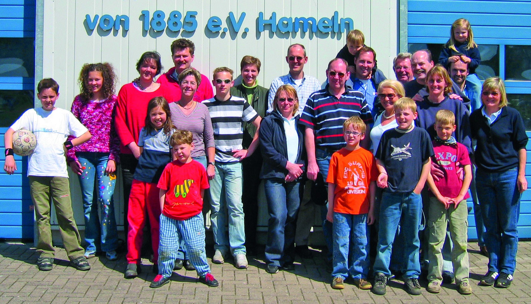 Familien beim gemeinsamen Ausflug